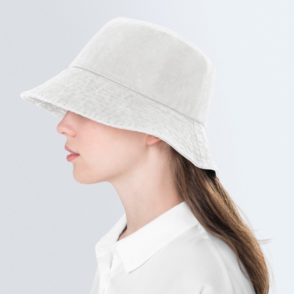 белая шляпа-ведро