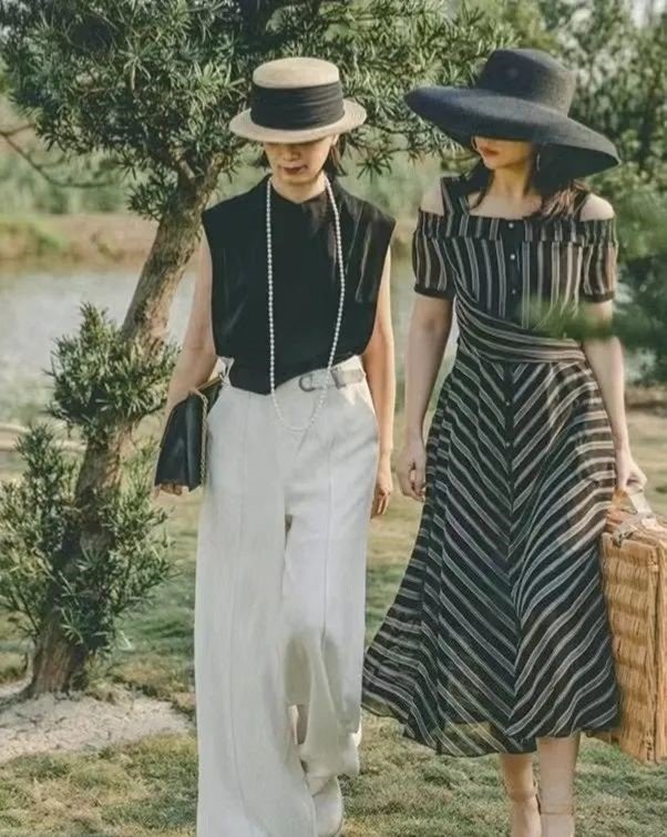 Sombreros de paja + pantalones anchos